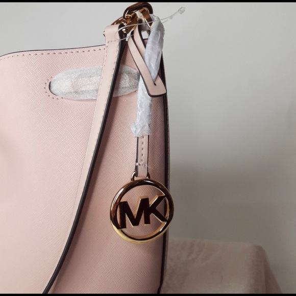 Michael Kors TRISTA MD Bucket Bag Leather - Picture 4 of 8